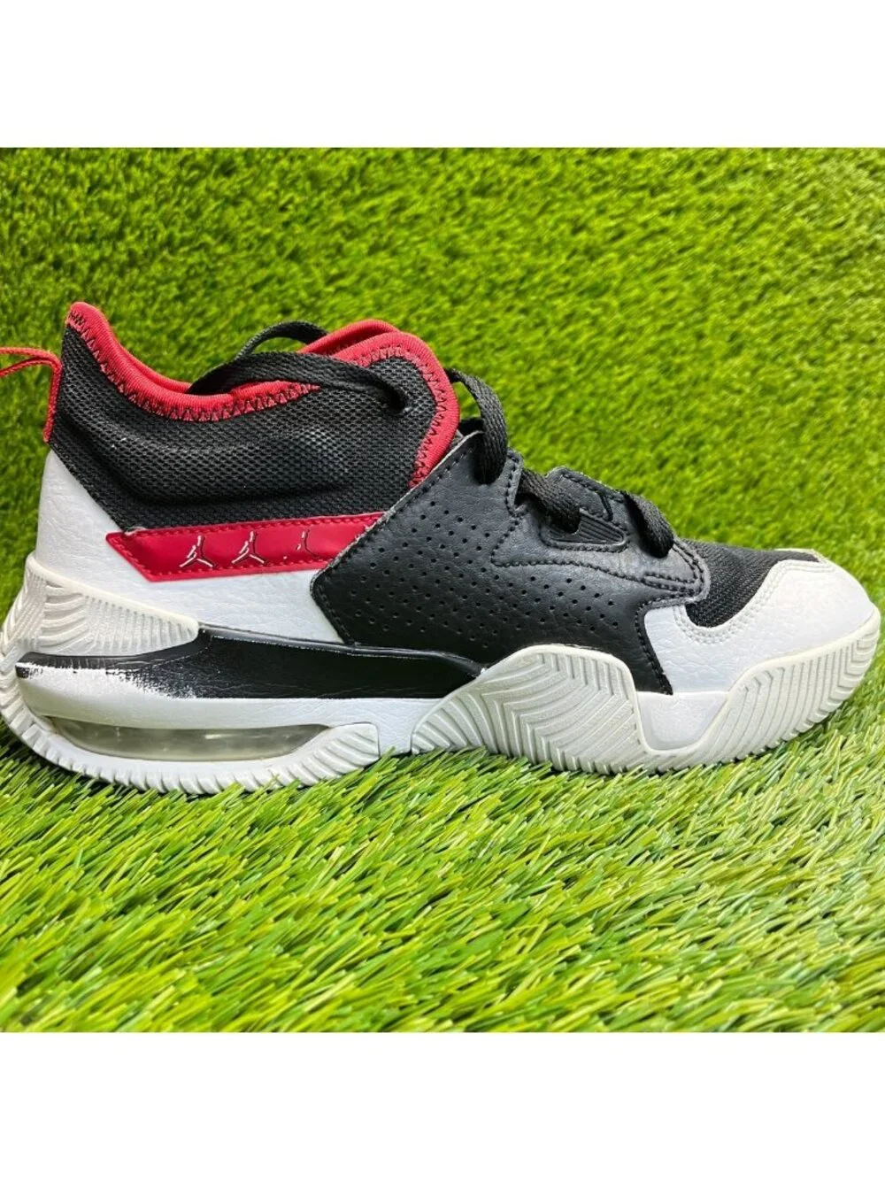 Nike Air Jordan Stay Loyal 2 Boys Size 7Y Black White Basketball Shoes Sneakers